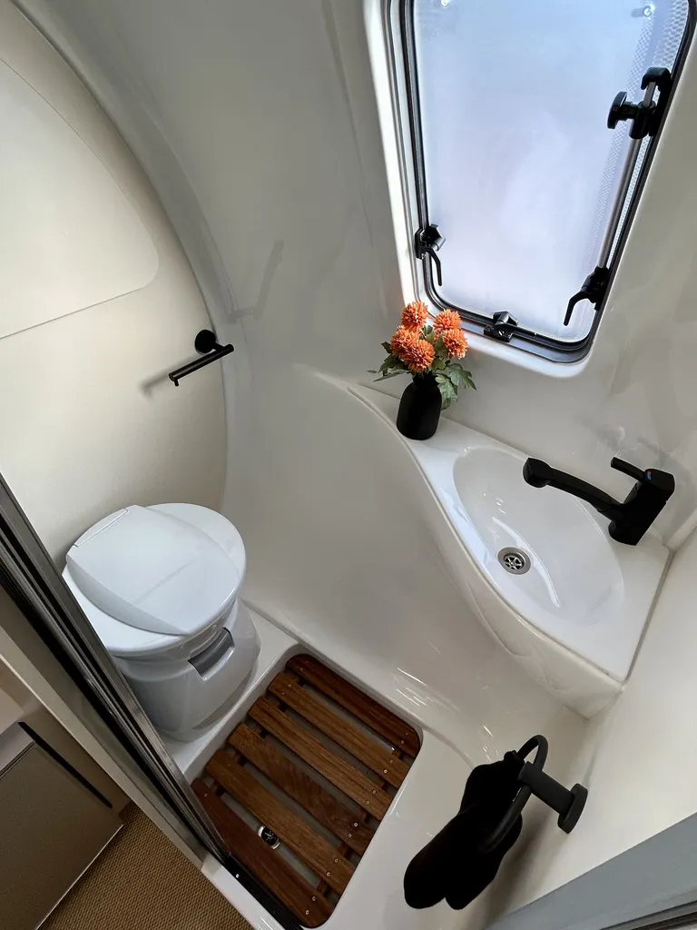 Barefoot Eclipse Bathroom