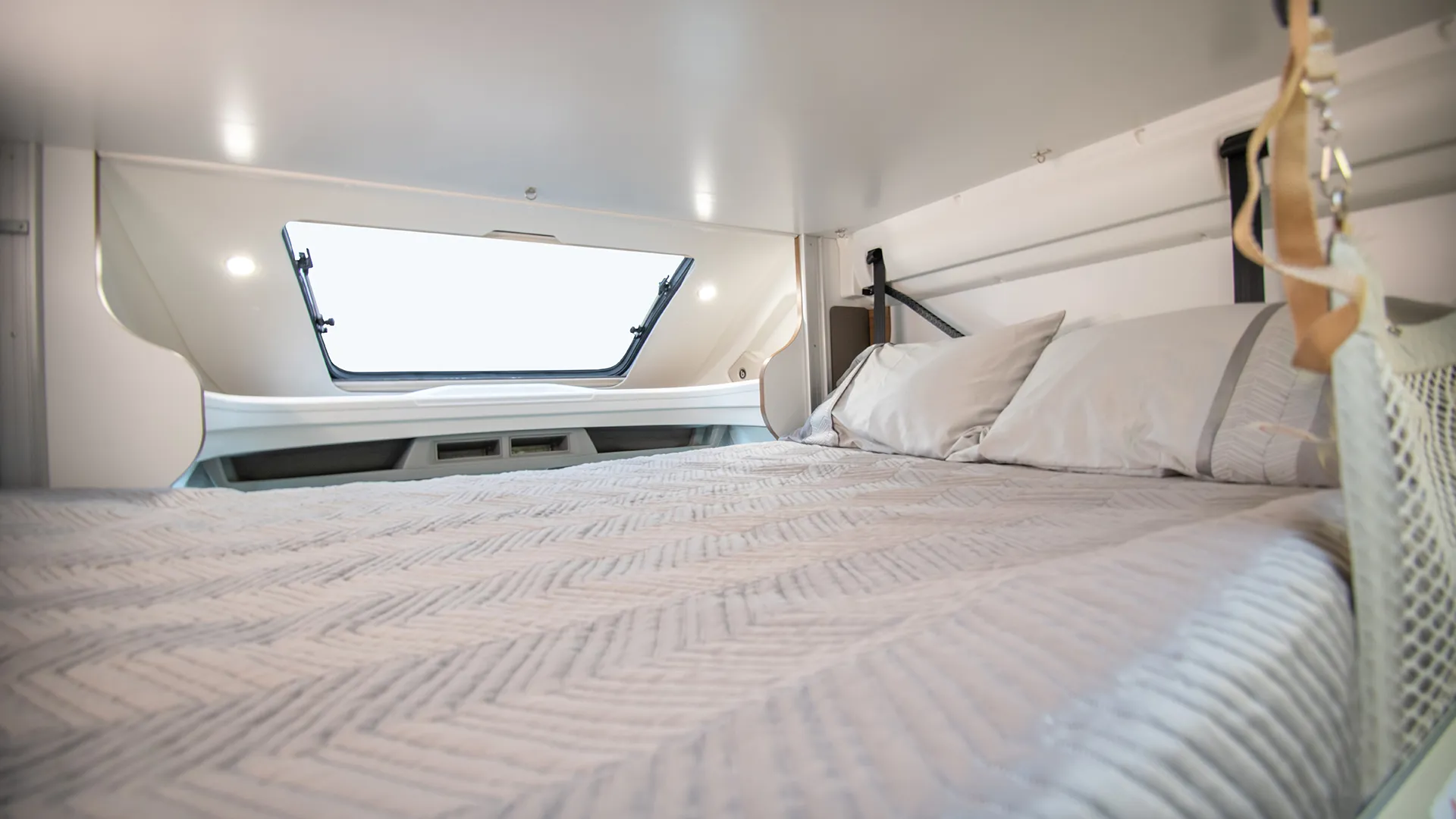 Tessoro 487 Drop Down Bed