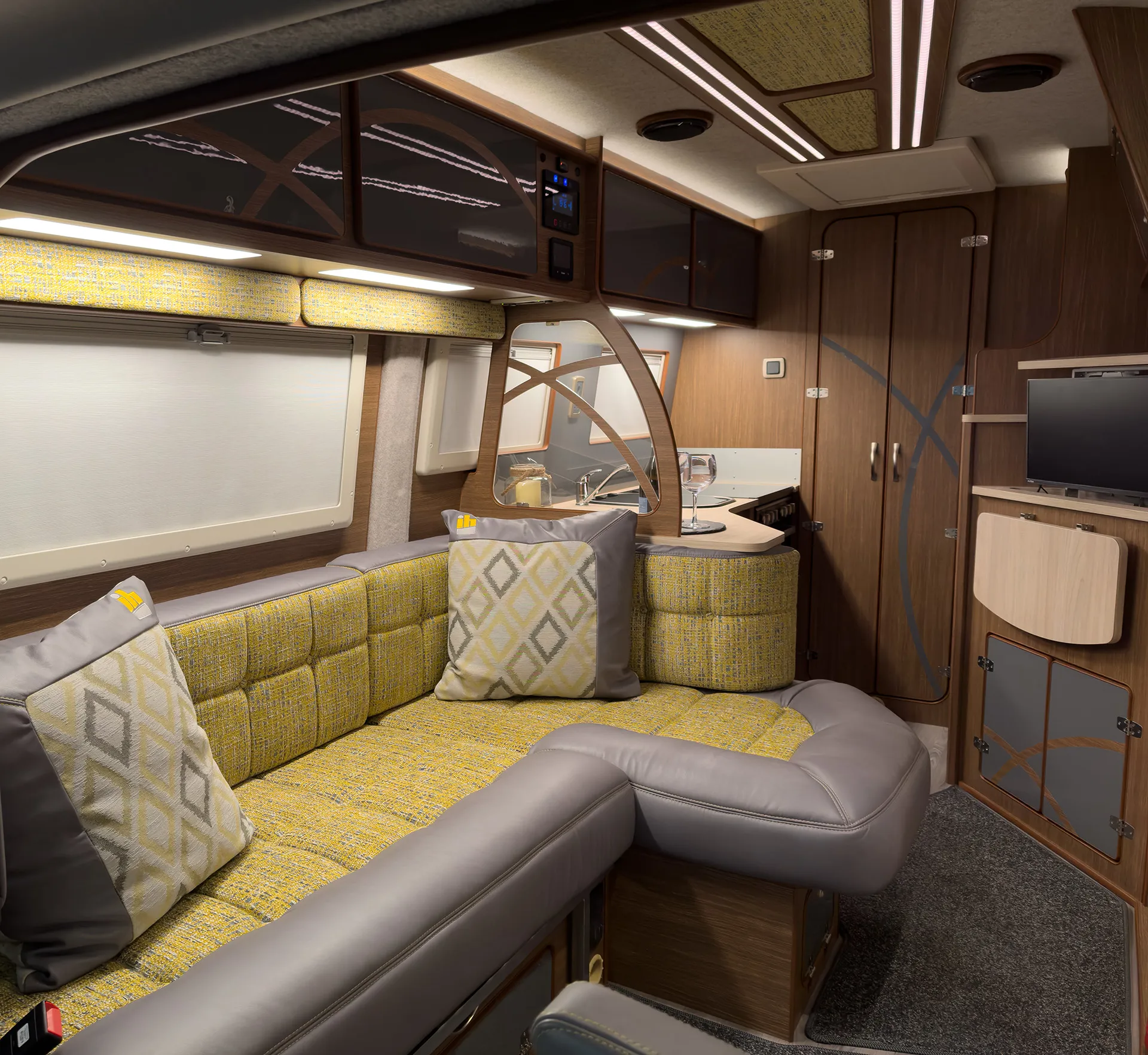 IH Iveco 710IFL Lounge Kitchen