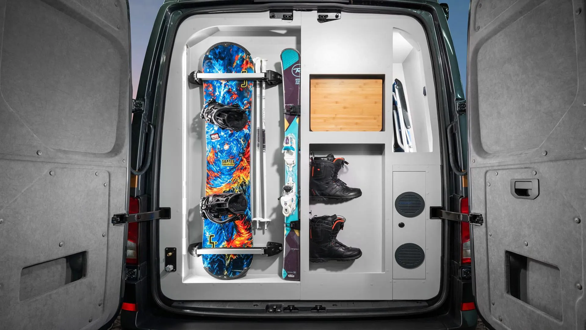 Globe Traveller Falcon Inside