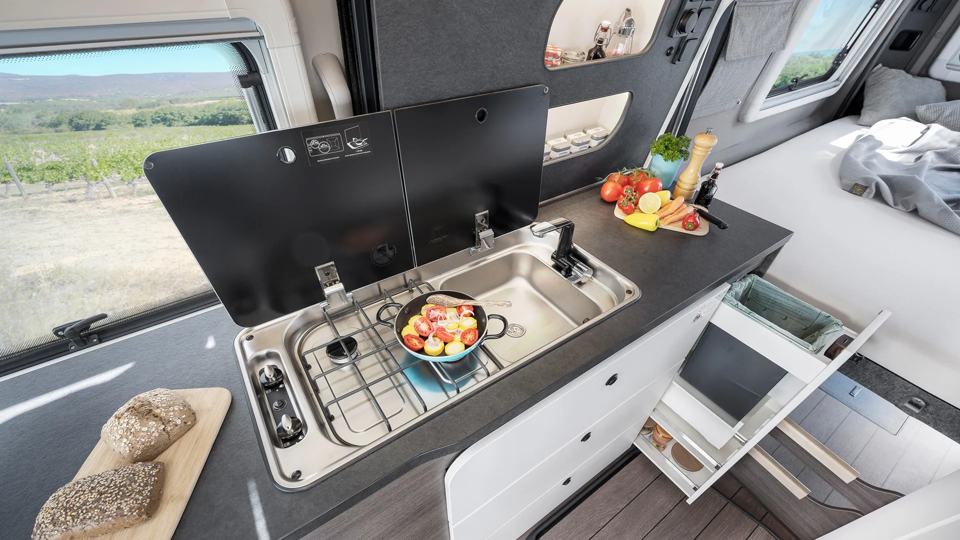 Vantourer Campervan 630L 4 Zonen Kueche Detail Offen 2 Mj 2026