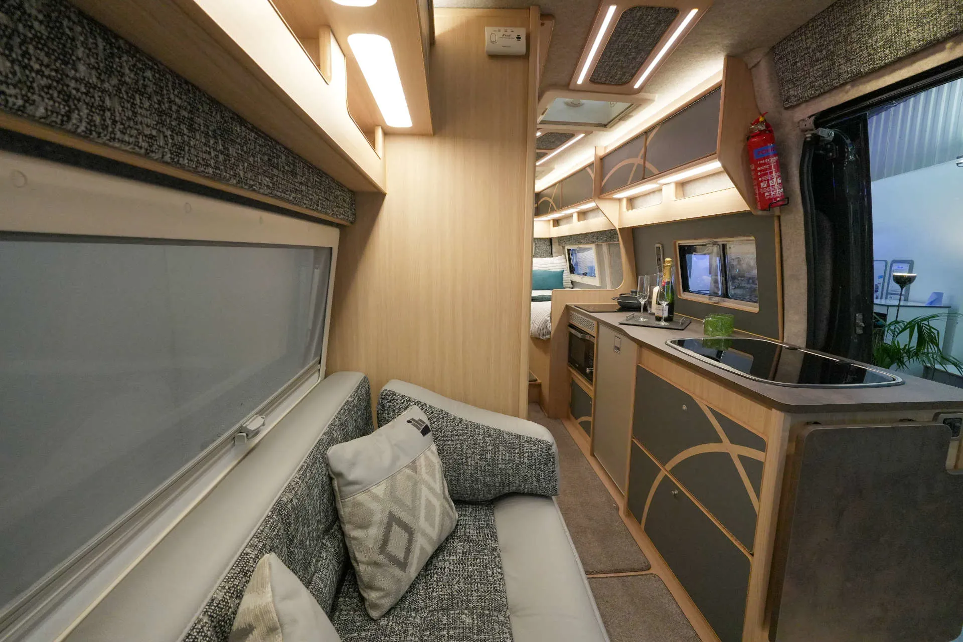 IH Iveco 710 IFLG Kitchen