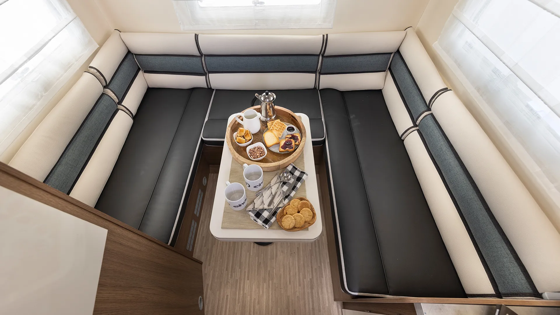 Elnagh Baron 530 Rear Lounge