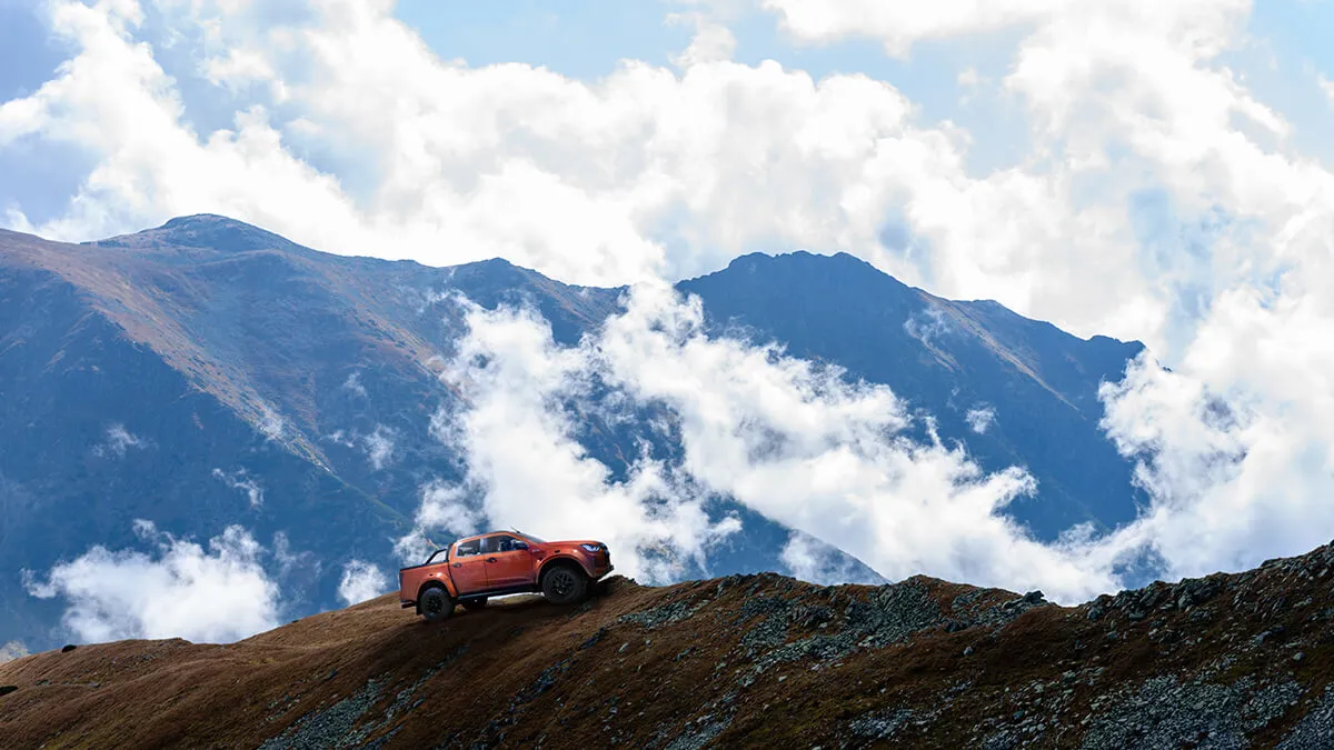 Isuzu D Max Towing Car 2