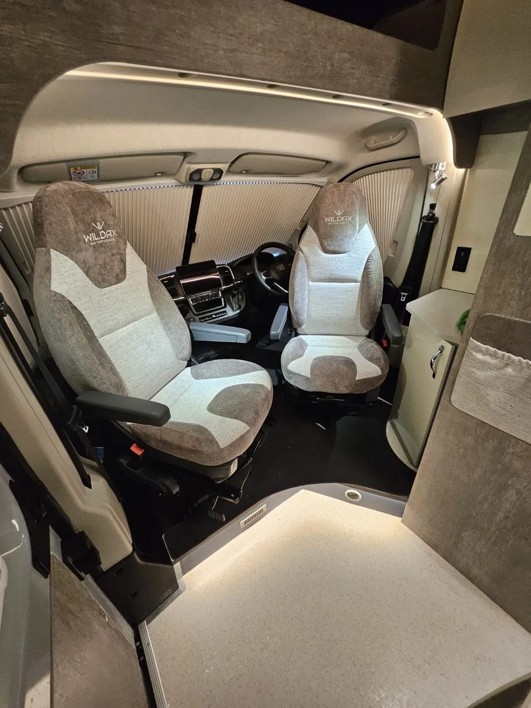 Wildax Europa Campervan Lounge2