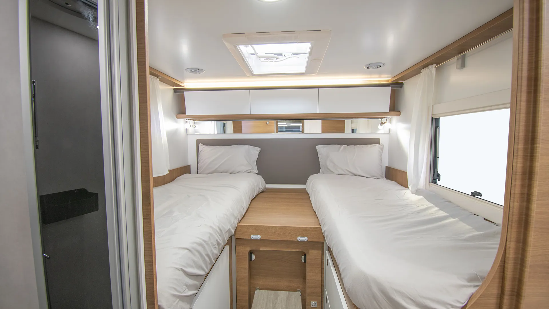 Tessoro 463 Fixed Single Beds