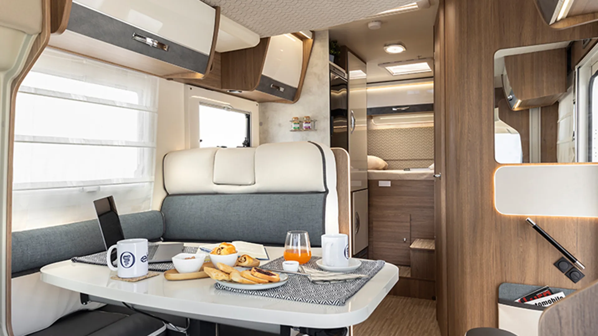 Elnagh Baron 560 Front To Back